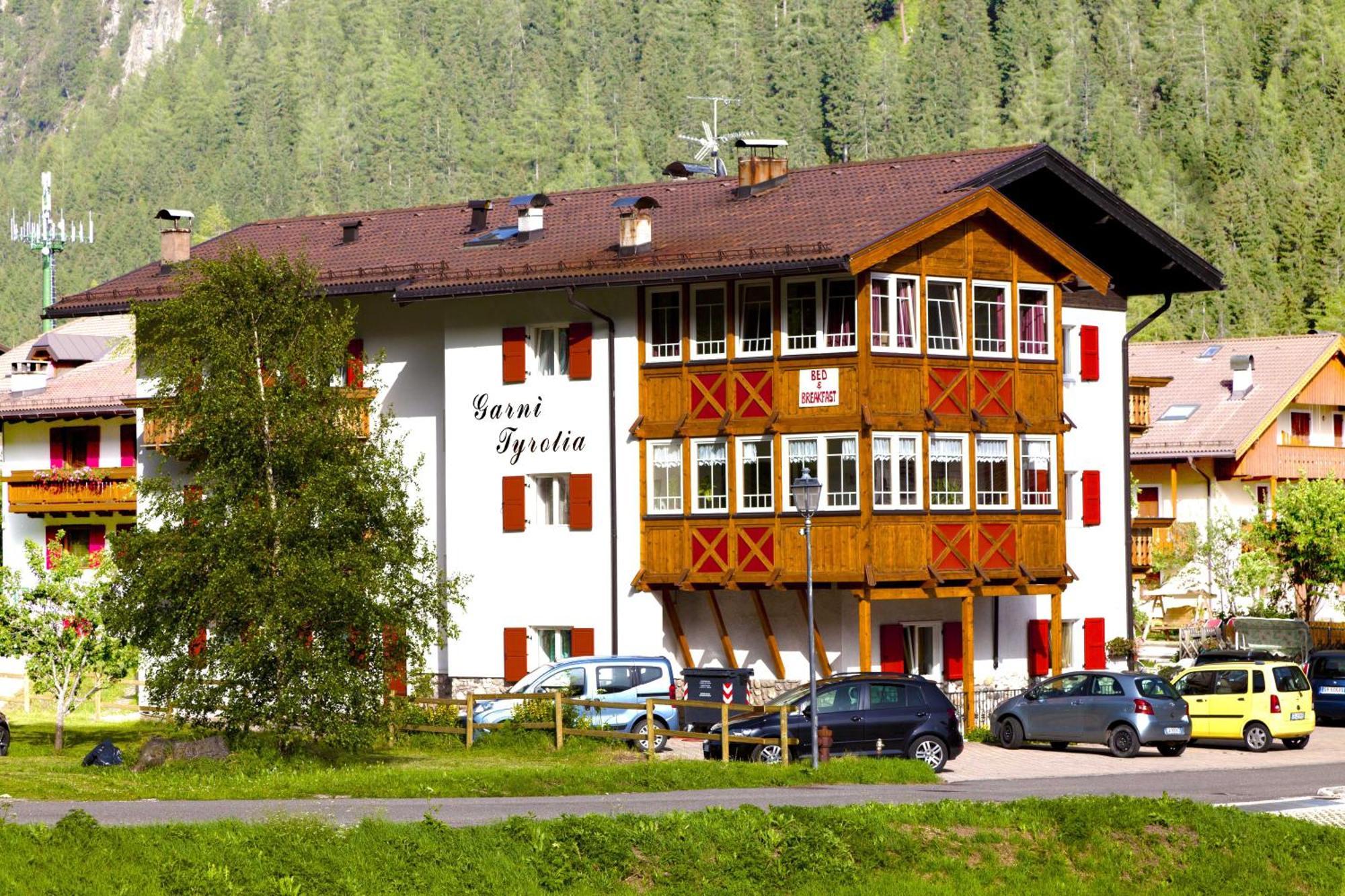Garni Tyrolia Hotell Campitello di Fassa Exteriör bild