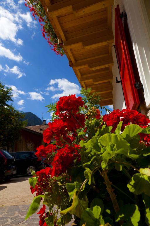 Garni Tyrolia Hotell Campitello di Fassa Exteriör bild