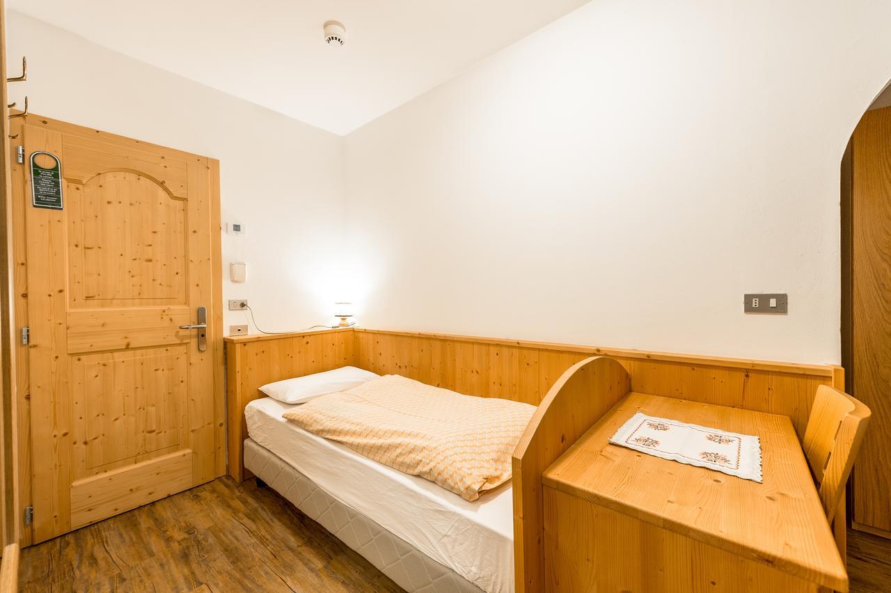 Garni Tyrolia Hotell Campitello di Fassa Exteriör bild