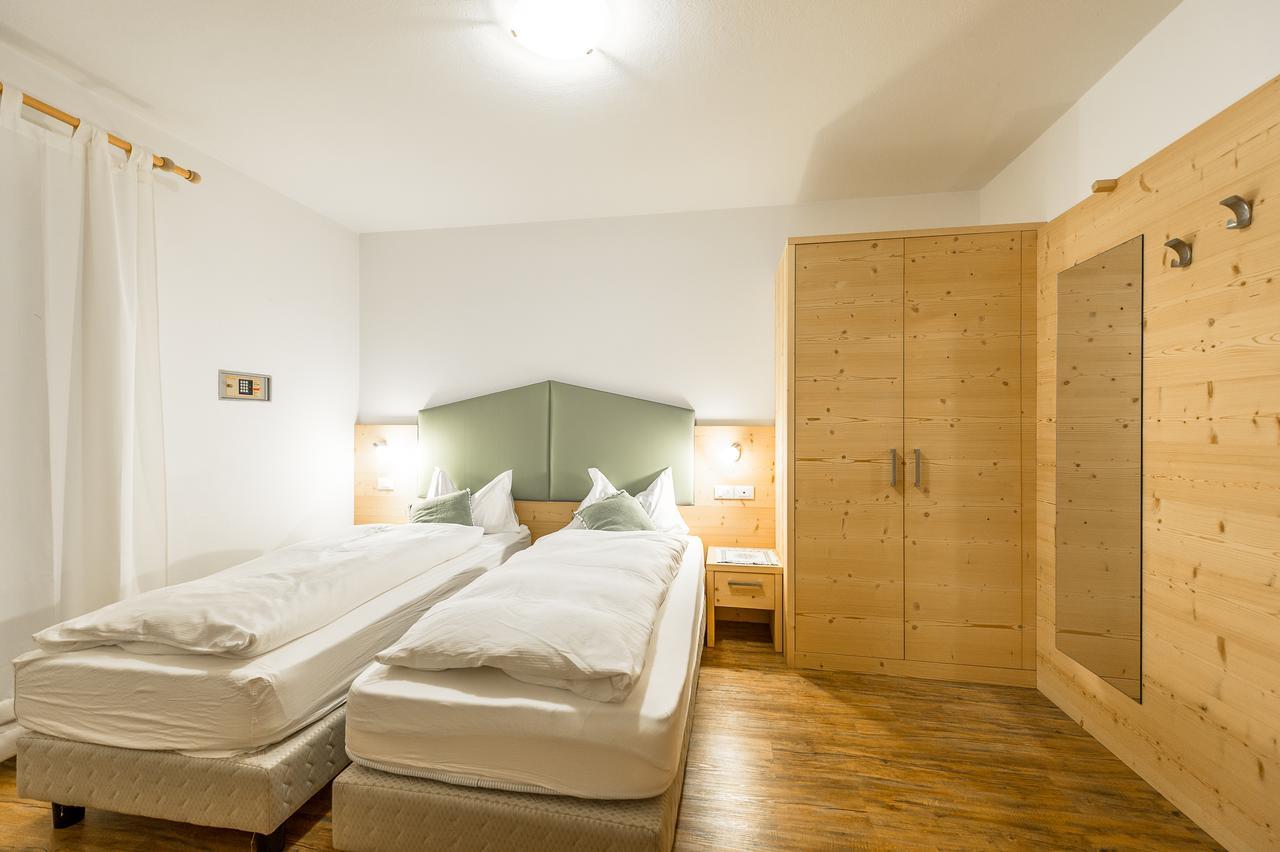 Garni Tyrolia Hotell Campitello di Fassa Exteriör bild
