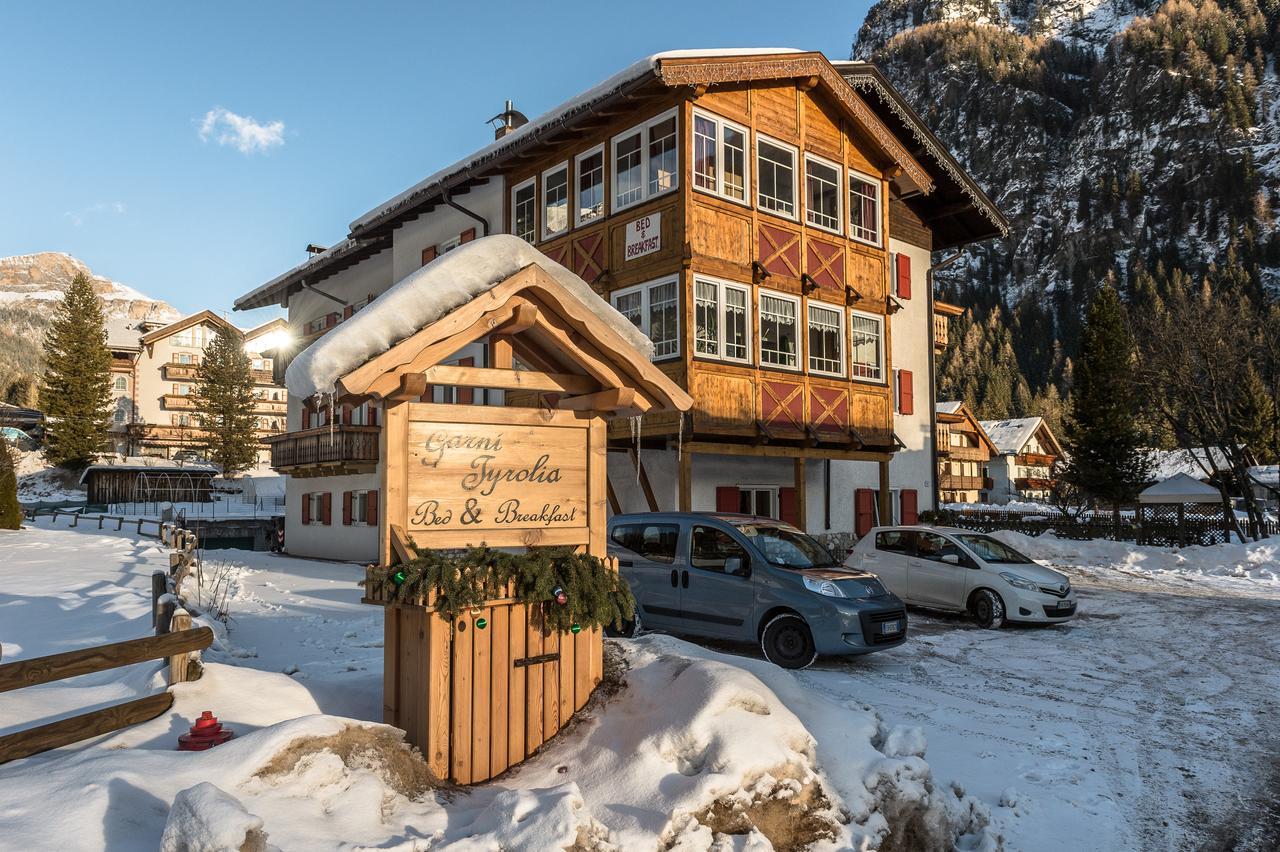 Garni Tyrolia Hotell Campitello di Fassa Exteriör bild