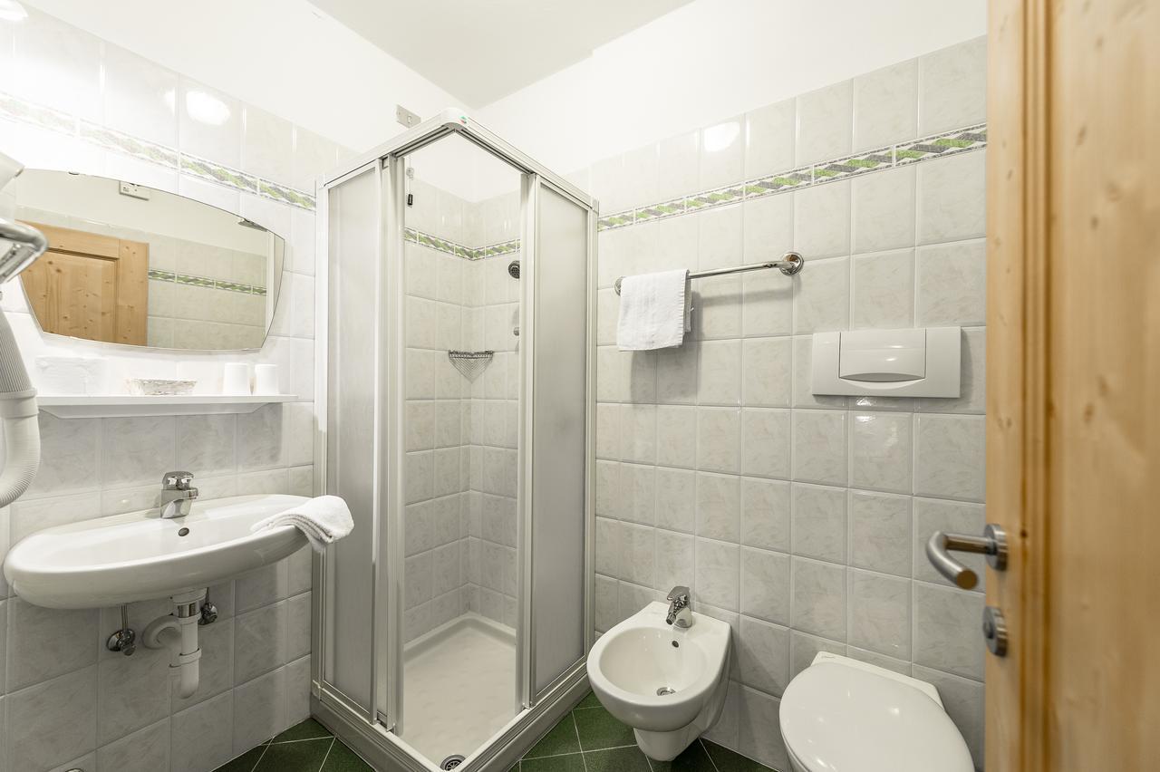 Garni Tyrolia Hotell Campitello di Fassa Exteriör bild